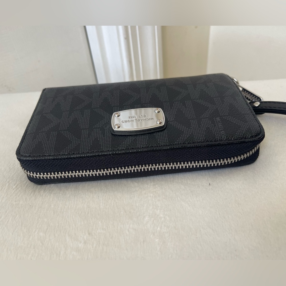 Michael Kors Black Jet set Wallet EUC - Picture 5 of 13